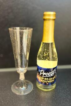 Uitreiking presentje BMJ 80 jaar 28-05-2025 (5).jpg