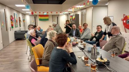 Overhandigen cheque huiskamer Sevenum (3) (1).jpg